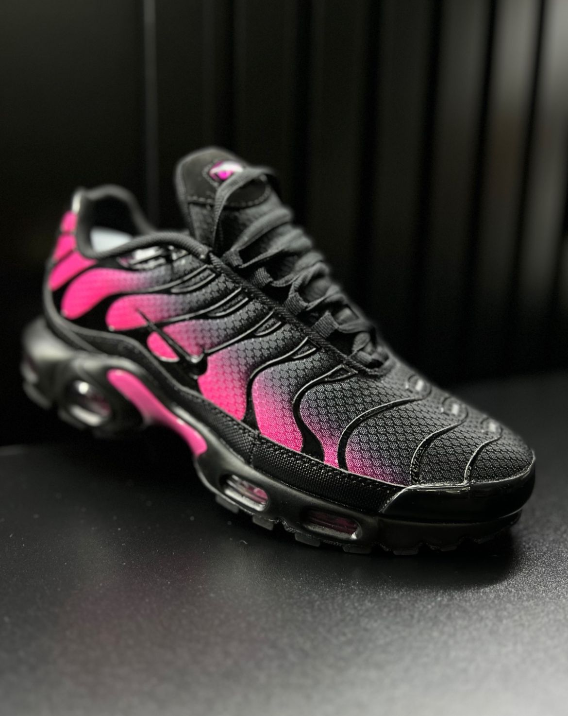 Nike Air Max Plus "Black/Hyper Pink"