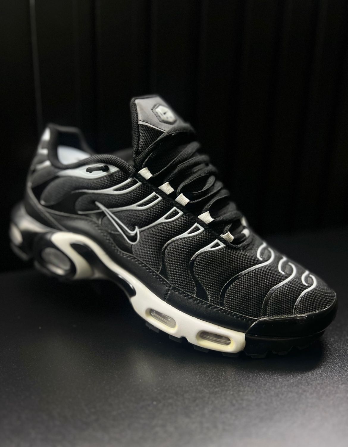 Nike Air Max Plus "Black/White"